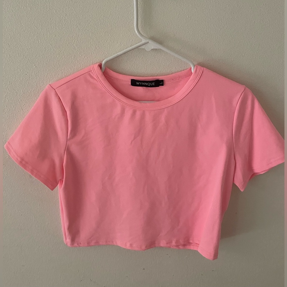 Wynnque Pink Cropped T-Shirt